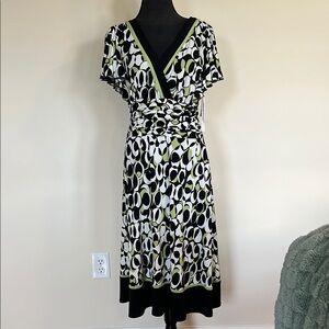 Studio I NWT Stylish Black and Green Patterned Dress size 10